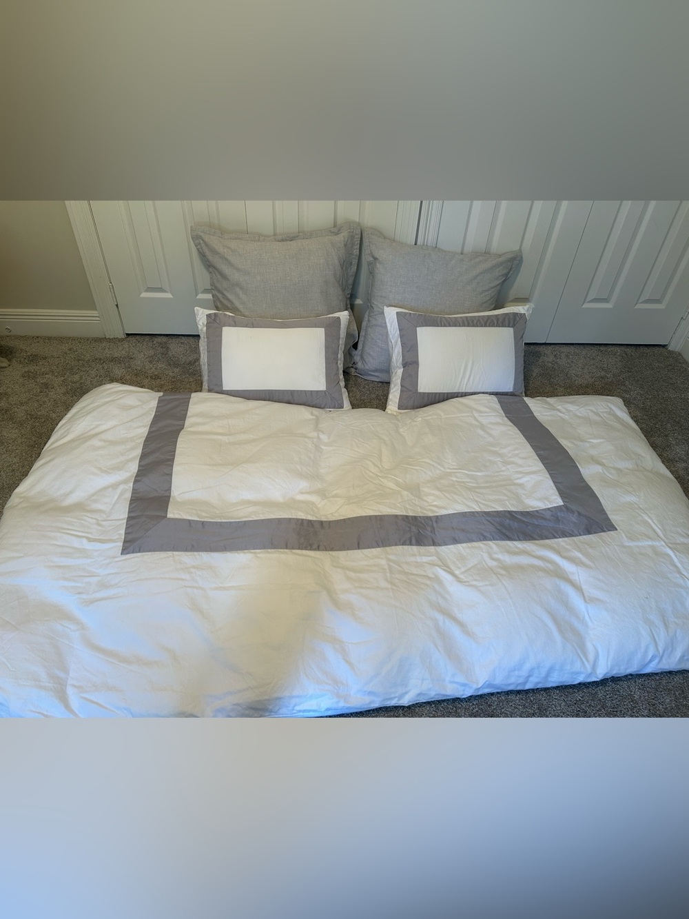 Everhome Emory Hotel Border Duvet Bedding Set | full/queen | grey and white